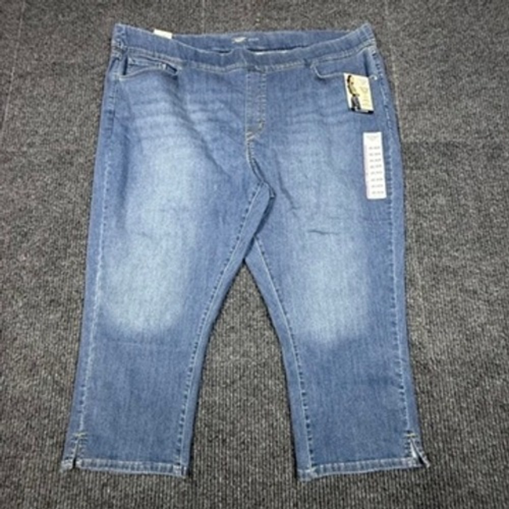 NWT Levi Strauss Signature Gold Totally Shaping Pull-On Capri Jeans Blue 28/W39